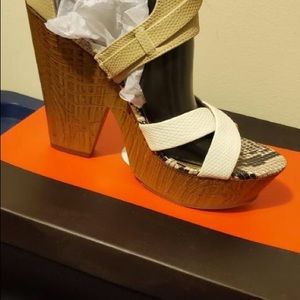 Multi tan heel sandal.